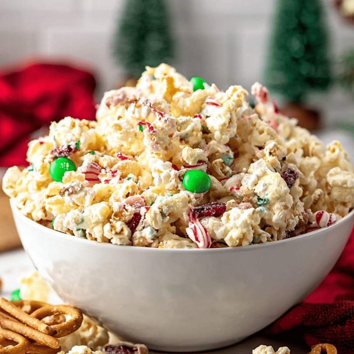 Easy Christmas Popcorn: Customizable Holiday Snack & Gift Ideas
